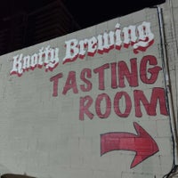 Foto scattata a Knotty Brewing Co. da Johan W. il 1/14/2023