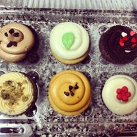 Photo taken at Cupcakes The Shop by Lina J. on 1/19/2013