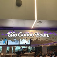 Photo taken at The Coffee Bean &amp;amp; Tea Leaf by Karthic H. on 8/20/2018