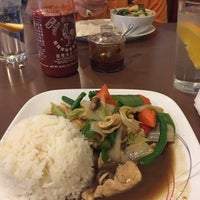 Снимок сделан в Lisu&amp;#39;s Thai Taste Restaurant - Roseville пользователем Shannon J. 4/1/2016