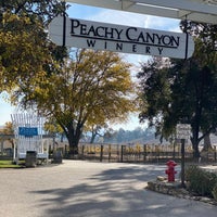 Снимок сделан в Peachy Canyon пользователем Candice (. 11/11/2022