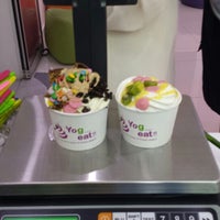 รูปภาพถ่ายที่ Yogeat Frozen Yogurt โดย Μπάμπης Ζ. เมื่อ 6/1/2014