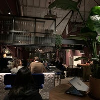 Foto scattata a Bar Restaurant De Kop van Oost da Reitsma S. il 2/14/2020