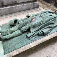 Photos At Tombe De Victor Noir Pere Lachaise 0 Tips