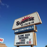รูปภาพถ่ายที่ Sunrise Diner โดย Bob J. เมื่อ 11/17/2012