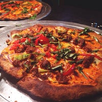 9/26/2013 tarihinde Lucyziyaretçi tarafından Tower Pizza Bistro'de çekilen fotoğraf