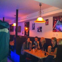 12/1/2012 tarihinde Renáta M.ziyaretçi tarafından Tom Pub'de çekilen fotoğraf