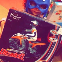 Das Foto wurde bei Hamleys von Atheer am 7/14/2015 aufgenommen