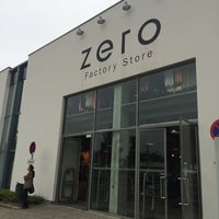 Photo taken at Zero Factory Store by Nur Say on 9/15/2014