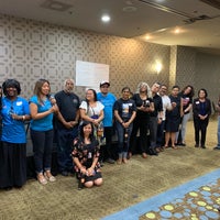 รูปภาพถ่ายที่ Radisson Hotel Fresno Conference Center โดย Bakari เมื่อ 7/15/2019