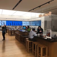 Photo taken at Microsoft Store by Ruslan A. on 6/19/2018