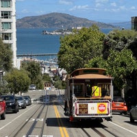 Photo taken at Chestnut and Hyde Cable Car Stop by Ruslan A. on 5/9/2022