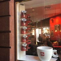 Photo taken at Espressamente Illy Cafe by Ruslan A. on 7/17/2018