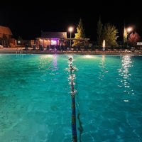 Foto diambil di Fairmont Hot Springs Resort oleh Ruslan A. pada 9/14/2021