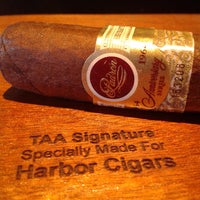 รูปภาพถ่ายที่ Harbor Cigars โดย Harbor Cigars เมื่อ 8/11/2013