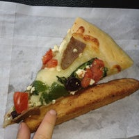 รูปภาพถ่ายที่ Altieri&#39;s Pizza โดย Kela M. เมื่อ 9/18/2012