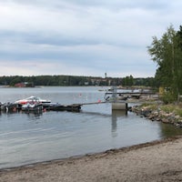 Photo taken at Länsilahden Uimaranta by Juhani P. on 8/18/2018