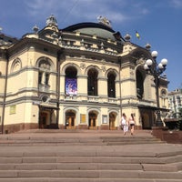 รูปภาพถ่ายที่ Национальная опера Украины โดย Diana K. เมื่อ 5/12/2013