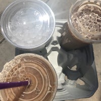 Photo taken at The Coffee Bean &amp;amp; Tea Leaf by Ƙҽ ♥️ on 5/23/2017