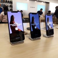 Photo taken at Apple West Edmonton by Tony C. on 8/12/2019