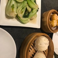 Foto tomada en Yuan Restaurant  por Mary L. el 3/21/2018