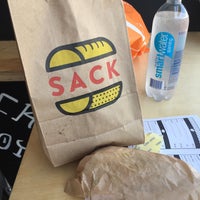 รูปภาพถ่ายที่ Sack Sandwiches โดย James G. เมื่อ 9/1/2017