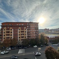 รูปภาพถ่ายที่ Milan Marriott Hotel โดย Saad M. เมื่อ 10/11/2022