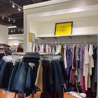 Photo taken at Banana Republic Factory Store by Zafer D. on 11/23/2022