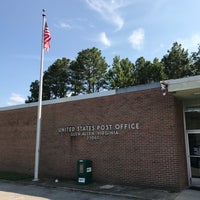Photo taken at US Post Office by Michael L. F. on 8/10/2017