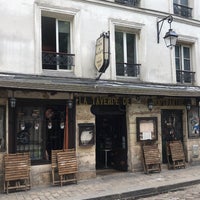 Photo taken at La Taverne de Montmartre by Olli on 6/2/2018