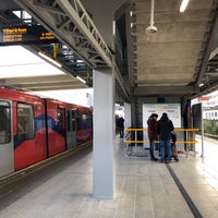 Photo taken at Custom House (for ExCeL) DLR Station by Olli on 12/8/2019