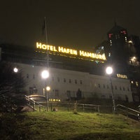 Photo taken at Hotel Hafen Hamburg by Olli on 12/10/2021