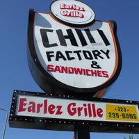 รูปภาพถ่ายที่ Earlez Grill โดย Earlez Grill เมื่อ 8/12/2013