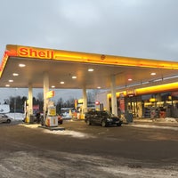 Photo taken at Shell by Roman P. on 11/14/2016