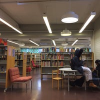 Photo taken at Länsimäen kirjasto by Roman P. on 1/31/2017