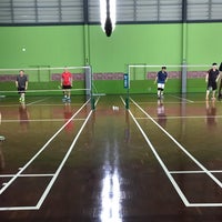 Photo taken at Ruammitr Badminton by Chinaphong K. on 4/24/2018