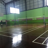 Photo taken at Ruammitr Badminton by Chinaphong K. on 5/15/2018