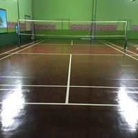Photo taken at Ruammitr Badminton by Chinaphong K. on 5/8/2018