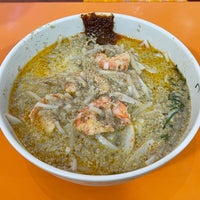 Photo taken at The Original Katong Laksa (Janggut Laksa) by Chinaphong K. on 10/28/2022