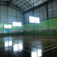Photo taken at Ruammitr Badminton by Chinaphong K. on 3/27/2018