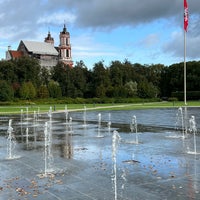 Foto diambil di Lukiškių aikštė | Lukiškės square oleh Samy I. pada 10/4/2023