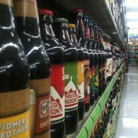 รูปภาพถ่ายที่ Liquor Mart โดย Spike I. เมื่อ 11/1/2012