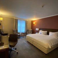 Foto diambil di Durham Marriott Hotel Royal County oleh Amy M. pada 12/20/2023