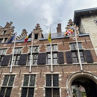 Foto diambil di Rubenshuis oleh Ale S. pada 7/20/2022