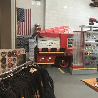 Foto tomada en FDNY Fire Zone  por Ale S. el 7/1/2019