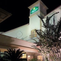 Foto tomada en La Quinta Inn &amp;amp; Suites Houston Galleria Area  por SOFIA O. el 11/6/2012