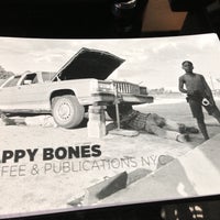 รูปภาพถ่ายที่ Happy Bones Coffee โดย Sean S. เมื่อ 11/21/2012