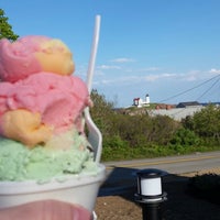 Photo taken at Brown&amp;#39;s Old Fashioned Ice Cream by Robin H. on 5/22/2015
