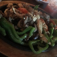 Foto tomada en El Paisano Mexican Restaurant  por Emily W. el 7/10/2017