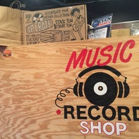 2/7/2019 tarihinde Emily W.ziyaretçi tarafından Music Record Shop'de çekilen fotoğraf